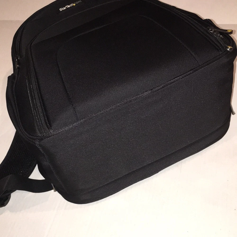 NWT Startech Travel Friendly 15.6 in backpack with accessory pouch